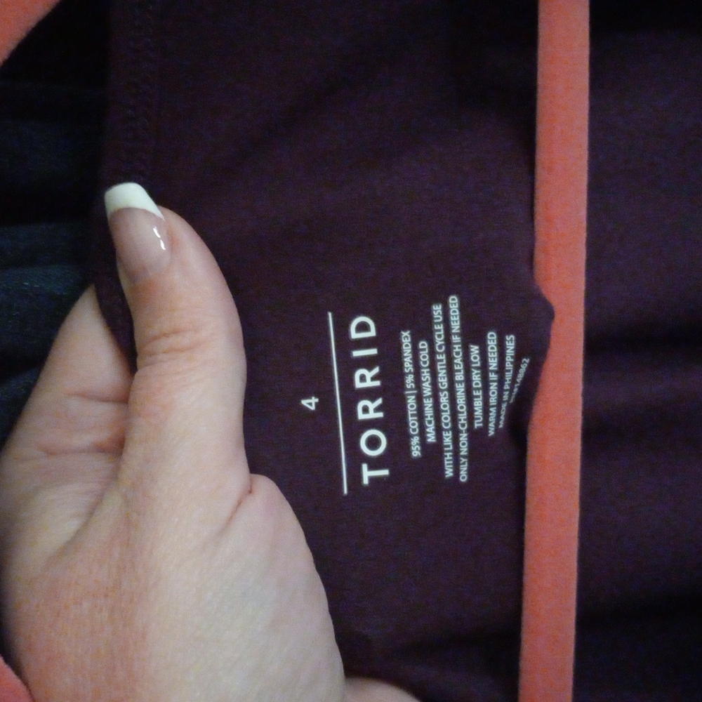 3/4 sleeved Stretch Torrid shirt - Picture 3 of 3